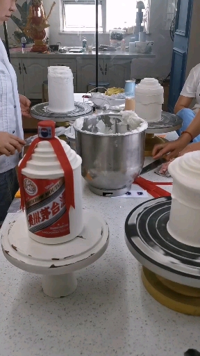 茅台酒蛋糕做法,酒坛蛋糕制作过程!青岛学蛋糕!