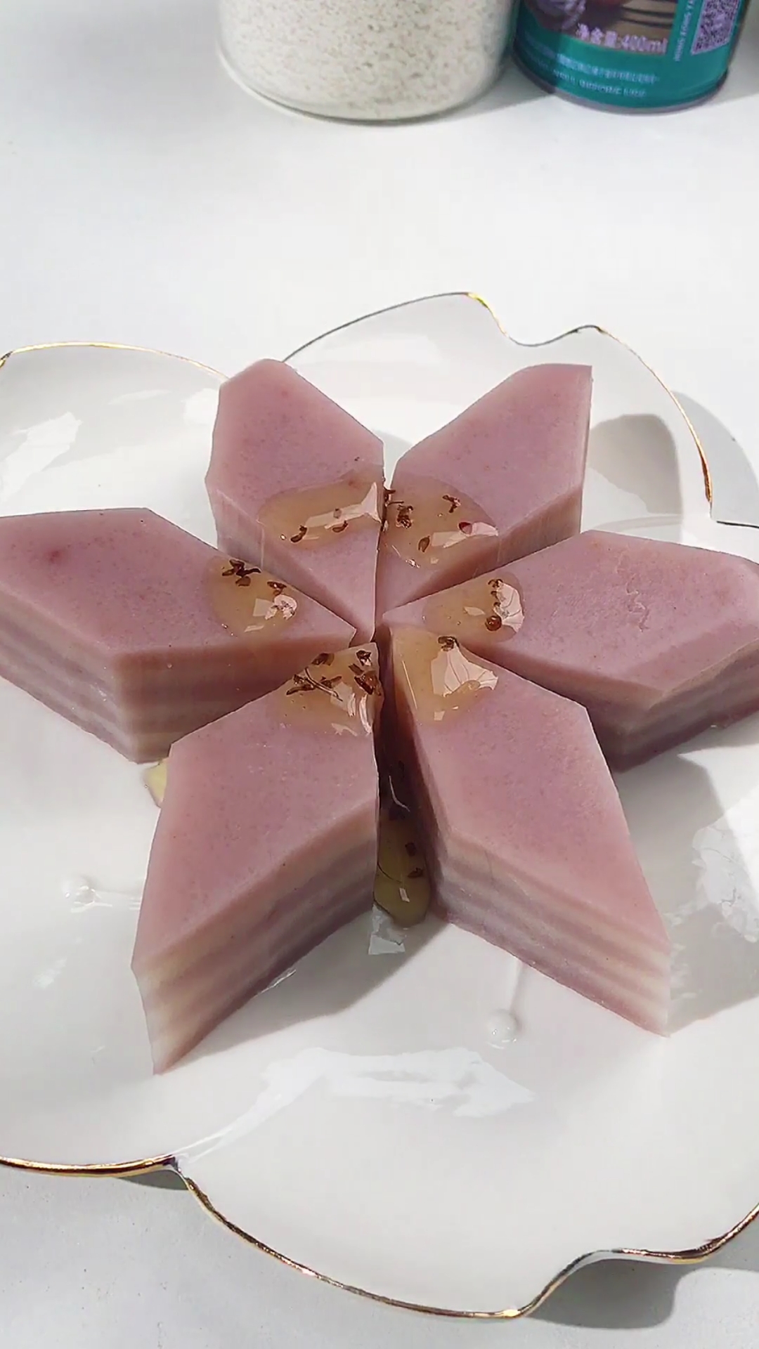 治愈系美食,粉粉嫩嫩草莓千层马蹄糕,再尝一口酸酸甜甜
