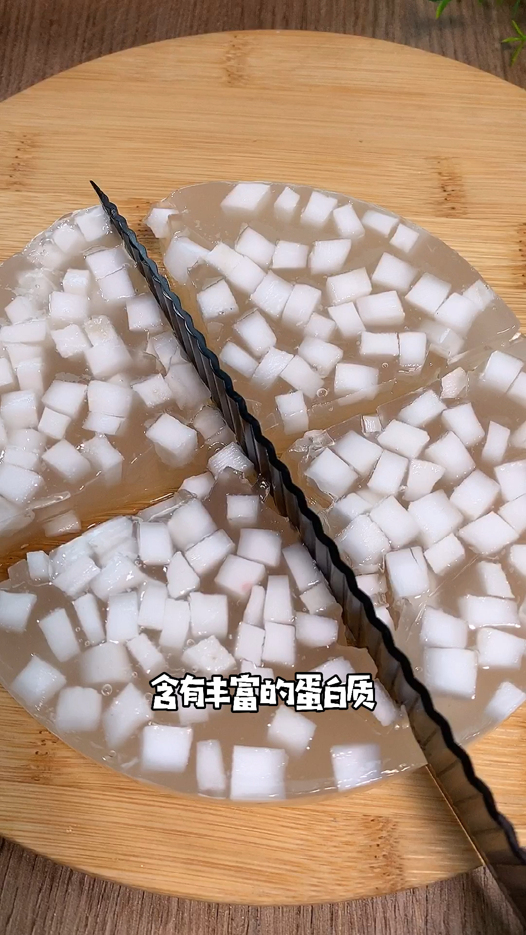 椰子喝完椰肉别再扔了,用椰肉做成果冻真的很好吃~