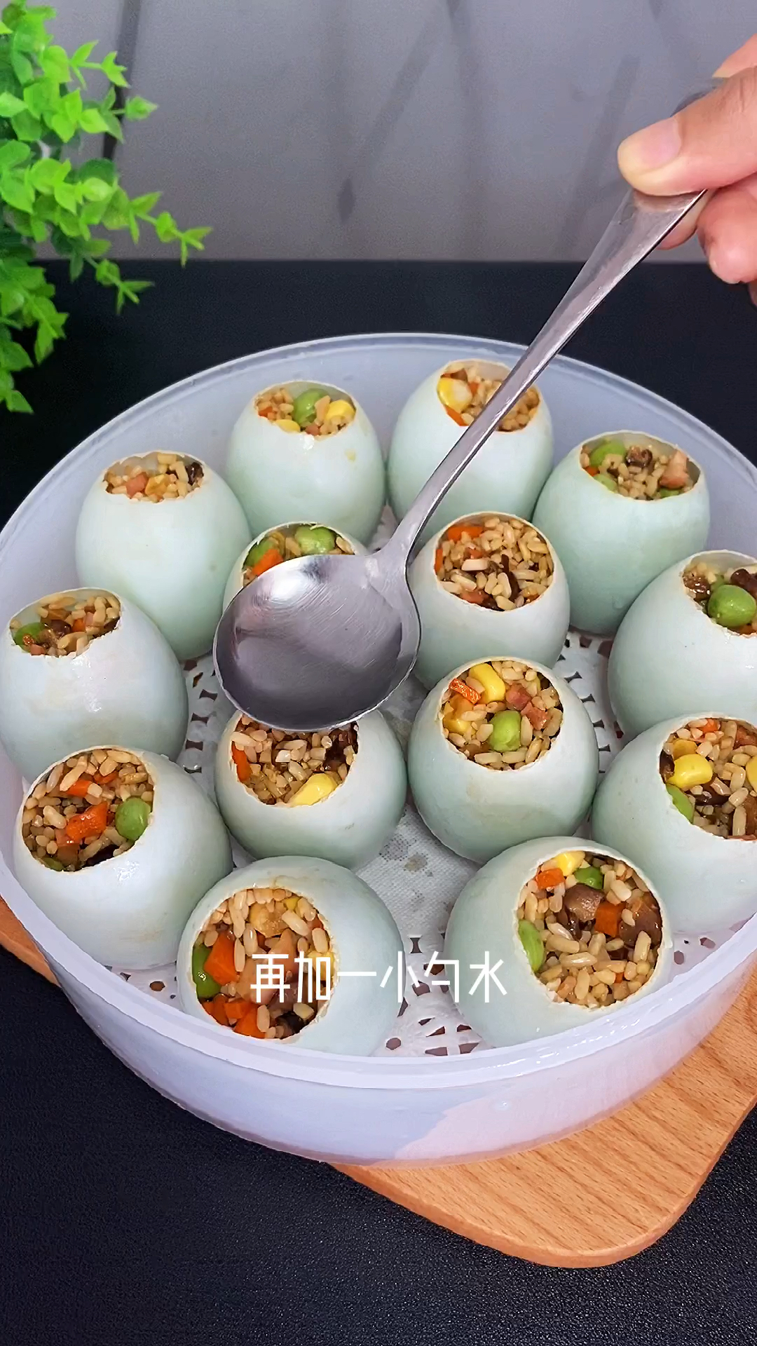 咸香软糯的糯米蛋,做法简单,最爱吃里面的咸蛋黄!