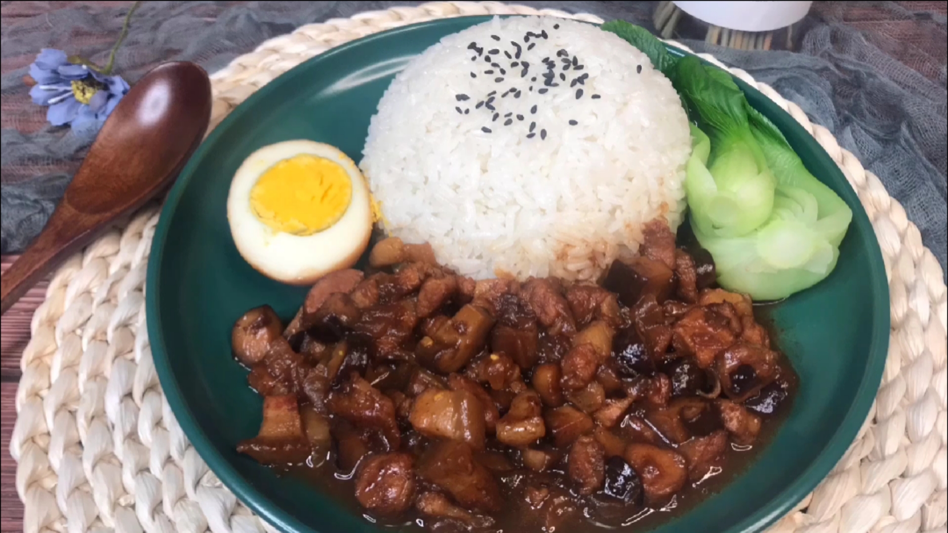 #过好冬天#教你做香菇卤肉饭,入口即化,酱汁浓郁,真解馋!