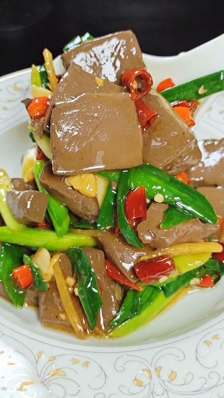 #美食分享#大蒜苗炒鸭血做法!进来学会