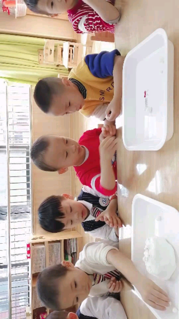 幼儿园组织的包汤圆活动