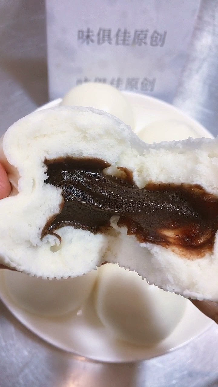 豆沙包:中筋粉500克酵母5克泡打粉5克白糖10克水260克