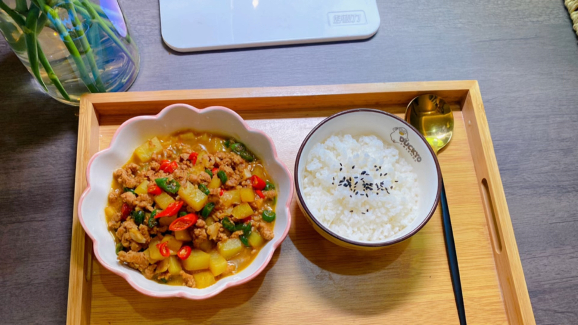 #我家的菜谱#晚餐一人食|拒绝外卖简单家常菜肉末炒土豆