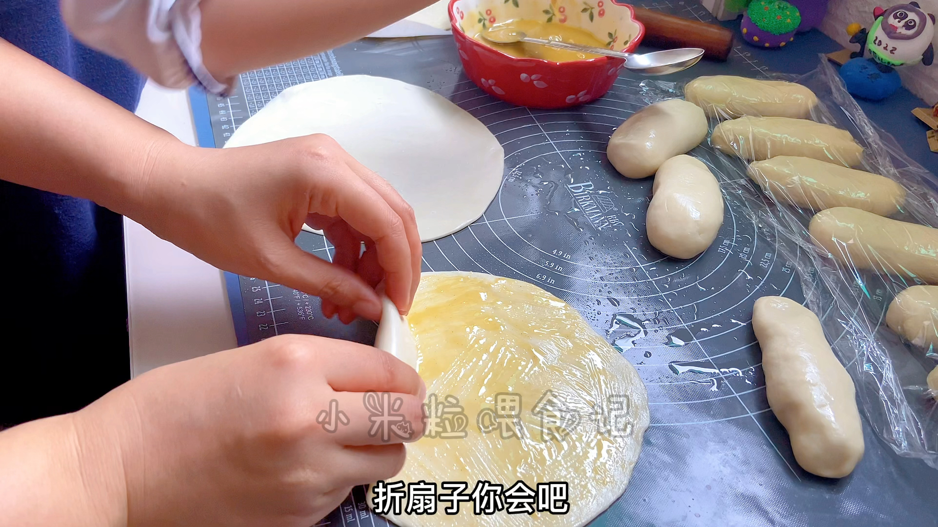 #减脂必备零食种草#手抓饼自己做这么简单,几篇面粉就搞定,比买的好吃多了,加个蛋早餐就做好
