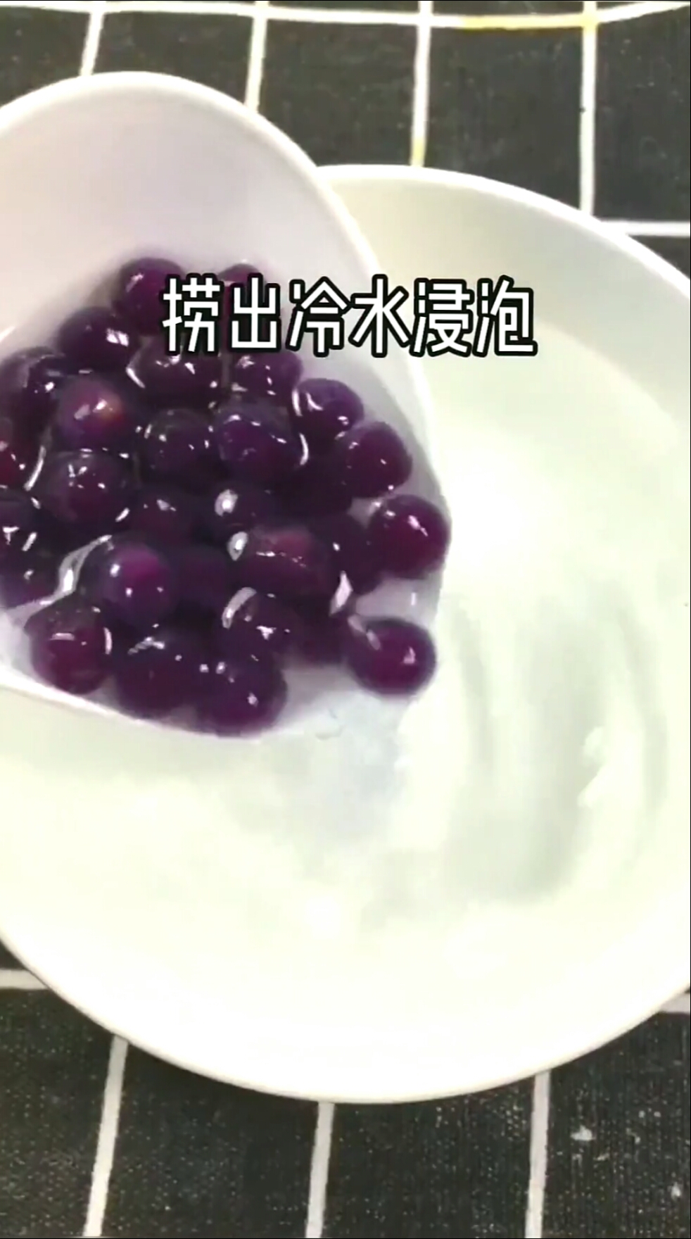 不要去外面买饮料了,给孩子做一个珍珠奶茶吧,无添加更健康!