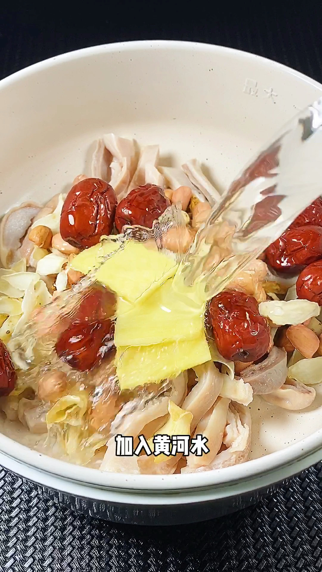 #秀出你的拿手菜#莲子百合猪肚汤