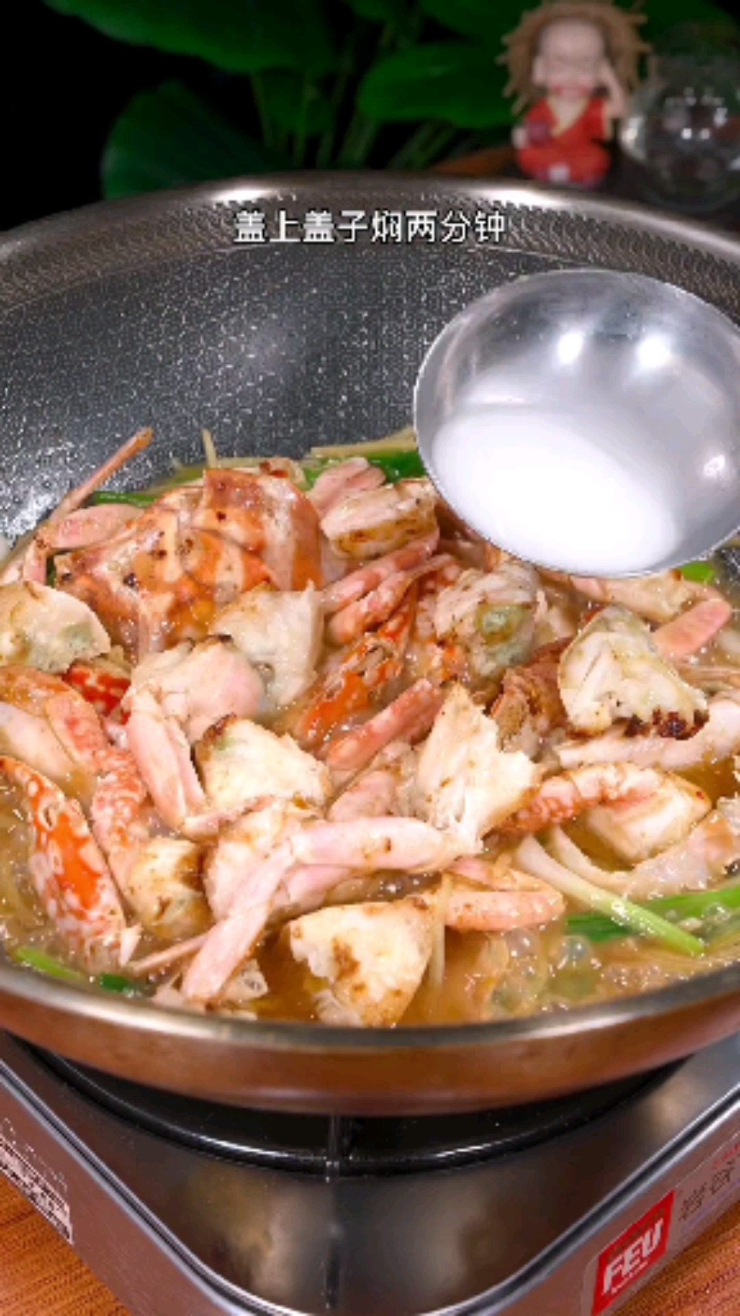 姜葱炒蟹,满嘴的鲜甜,大人小孩都喜欢,赶紧试试吧