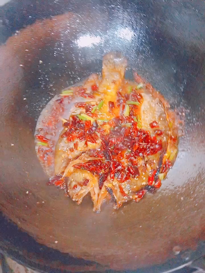 #美食看中国#今天我亲自下厨制作干烧臭鳜鱼!