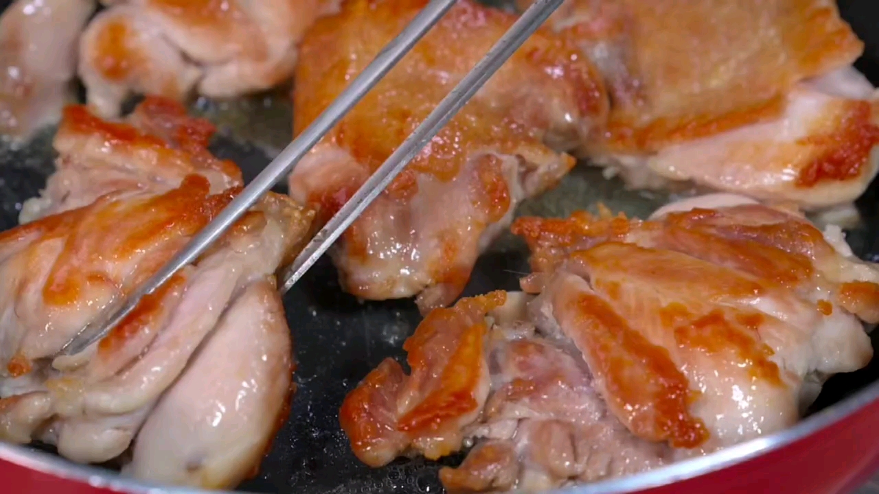 #美食#鸡腿肉不用总炖着吃了,你可以把它做成叉烧肉。