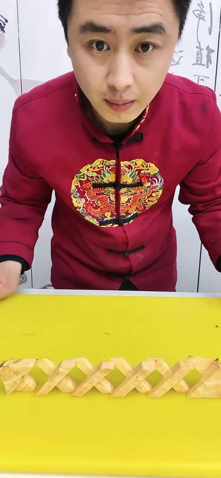 #厨师切菜高手#十星级酒店厨师手法太给力了……