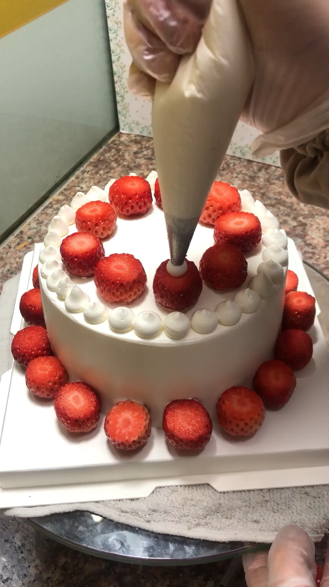 #生日蛋糕#把草莓变成小雪人,一看就会了