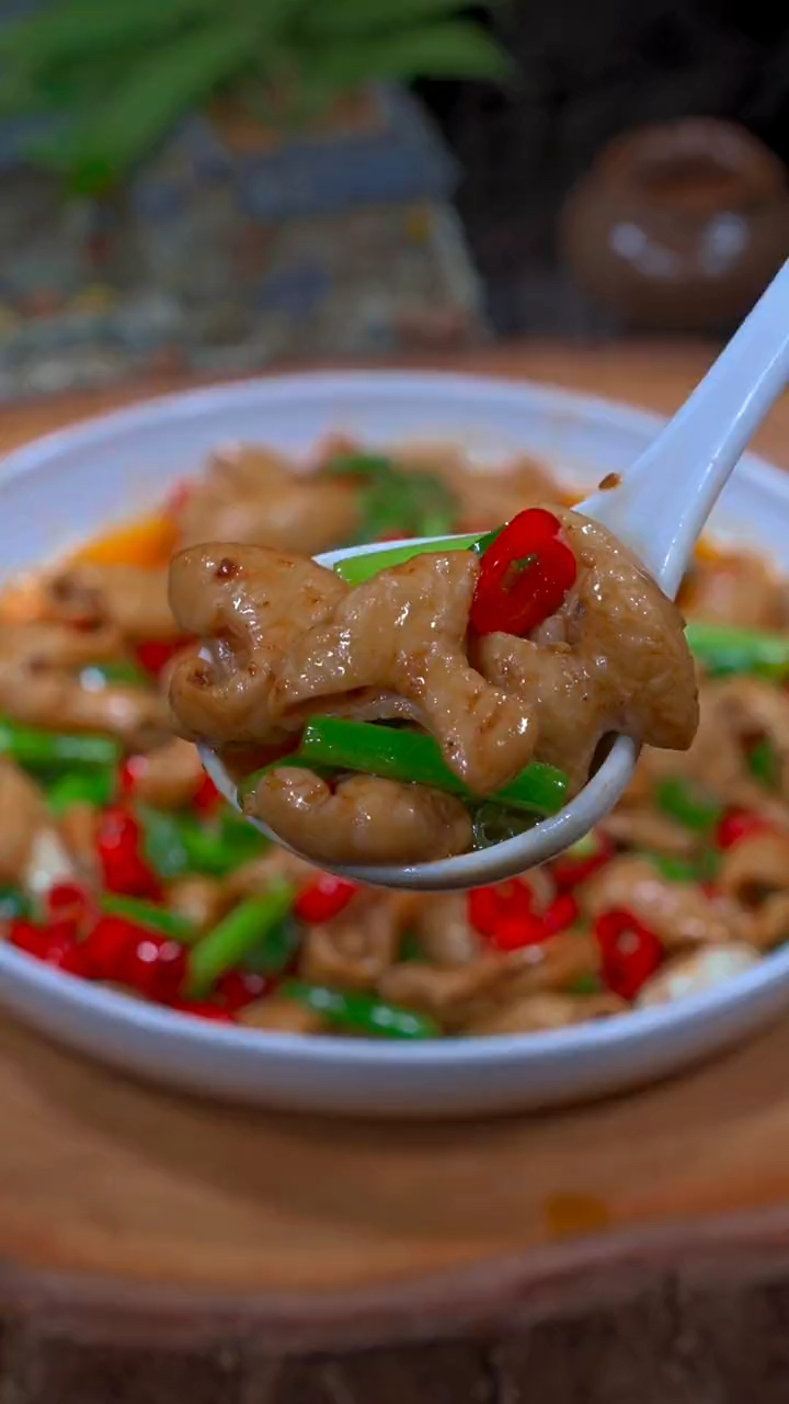 这样做的爆炒肥肠，香辣有味，好吃还下饭#猪大肠#美食