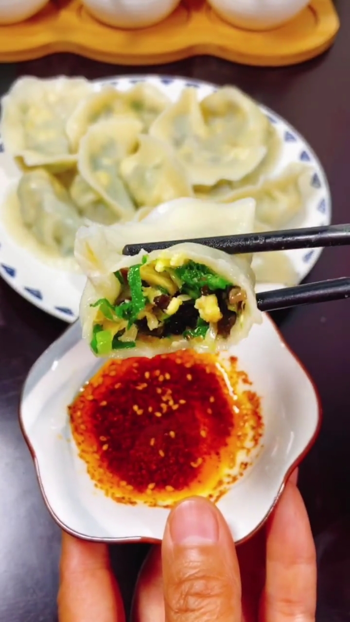#爱美食爱生活#比肉馅都好吃的纯素馅饺子(小白菜+鸡蛋+木耳+虾皮)