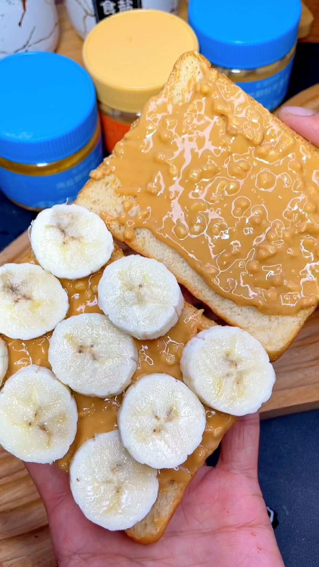 #该减肥了#减脂期可以吃花生酱哦!这个花生酱配料只有花生,抹面包,蘸火锅水煮菜超级香
