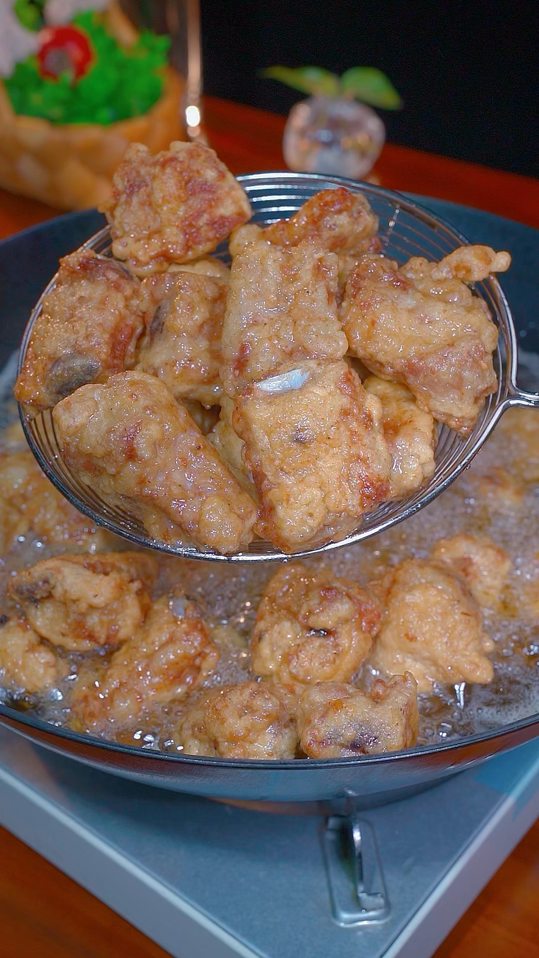 #咕噜咕噜炖#排骨不要总红烧了,过年了.餐桌一定要来一份蒜香排骨,好吃到停不下来。