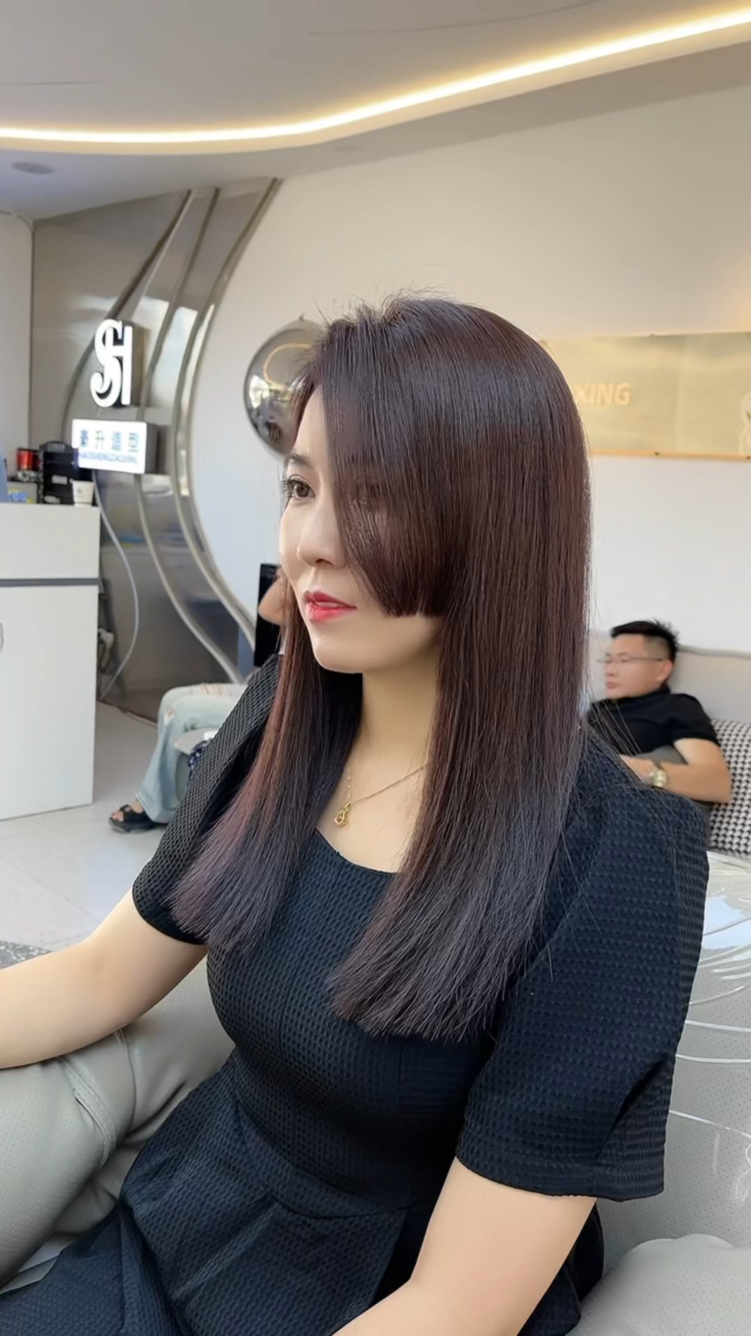 #发型#气质又时尚的中长发发型