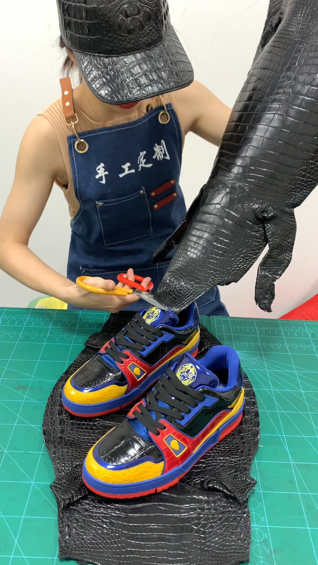 鳄鱼皮男款运动鞋,颜色可定