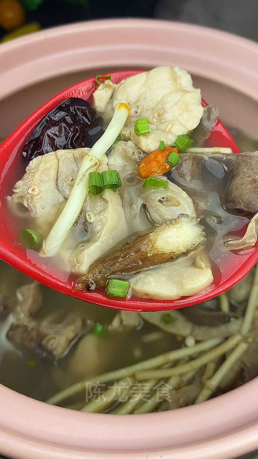 #美食#经常吸盐的朋友一定要多喝折耳根心肺汤,比鲍鱼鱼翅都好