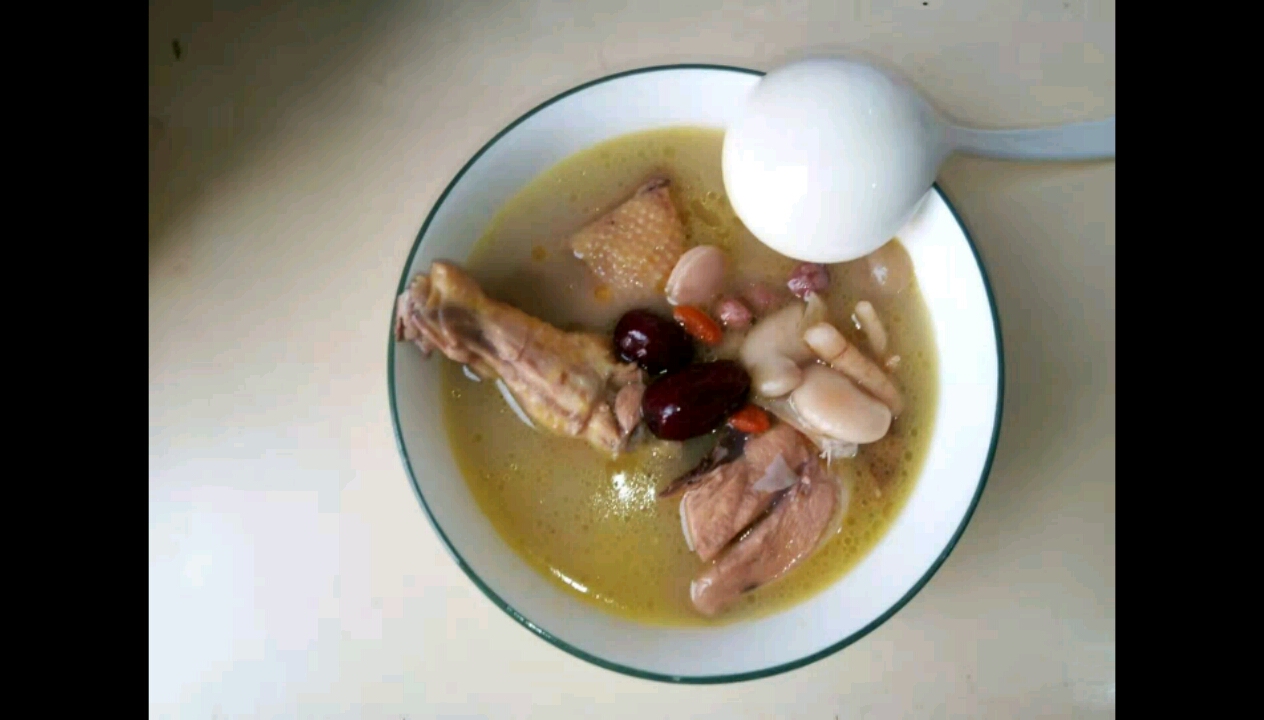 #执着爱幸福相伴一生#雪豆炖鸡汤应该怎么做才好吃,雪豆炖鸡汤家常做法,特色太香了,大人小孩