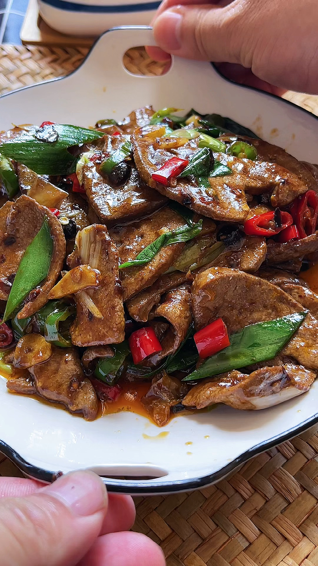 家常小炒猪肝,猪肝鲜嫩咸香入味。