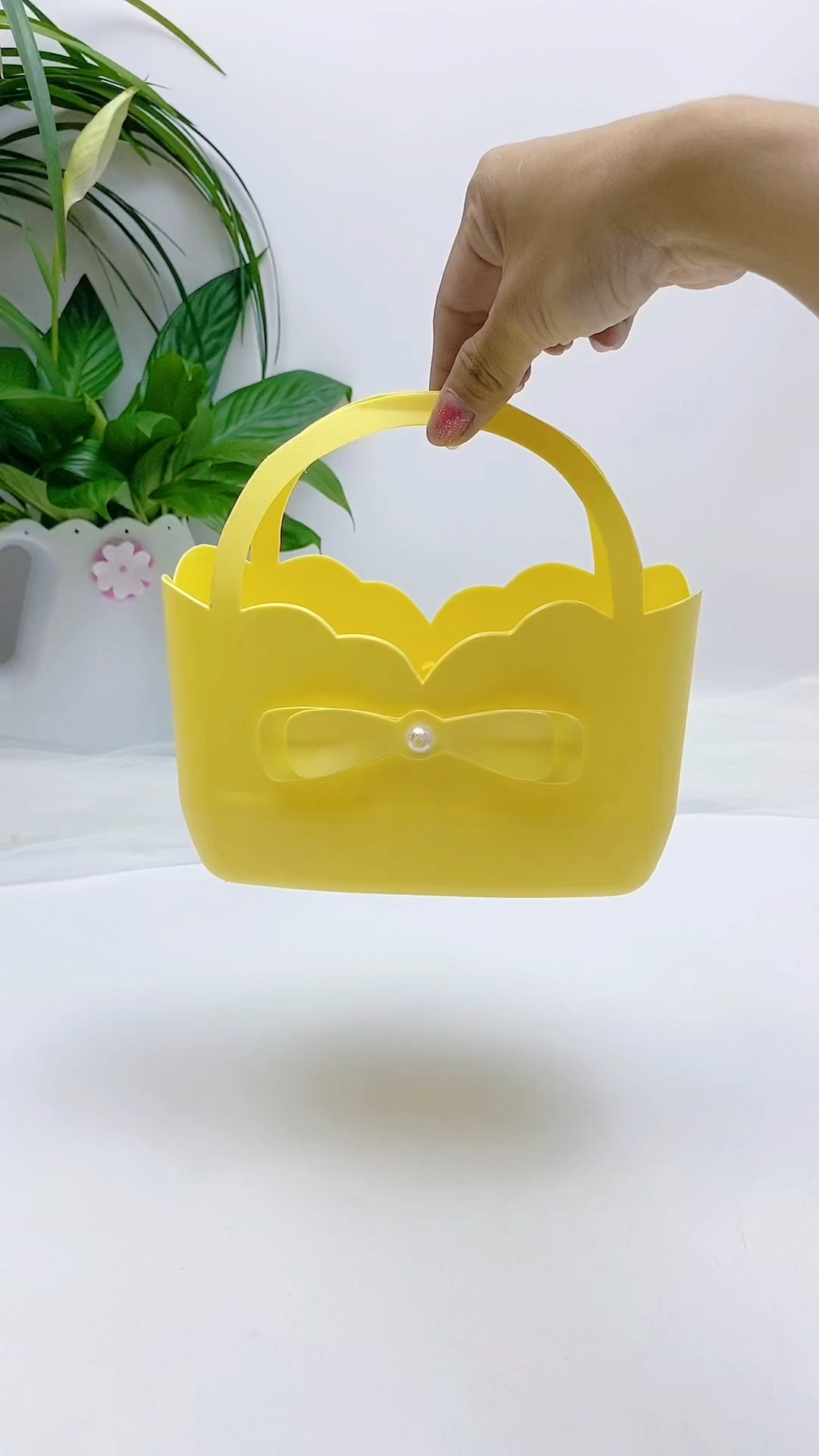 #手工制作#家里用完的洗洁精瓶子不要扔，一起做好看的小提篮吧#废物利用