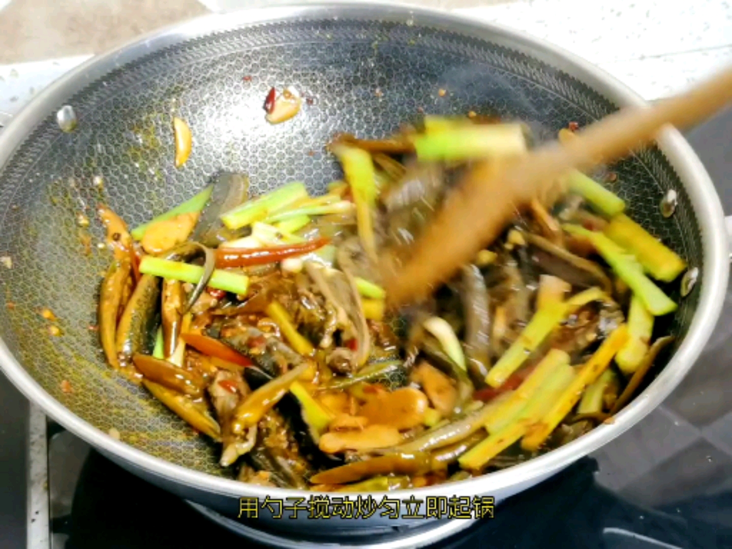 #打卡我的春节定位#家常味型是川菜24种味型之首,这道家常鳝鱼也是其中的一个,你在家经常吃