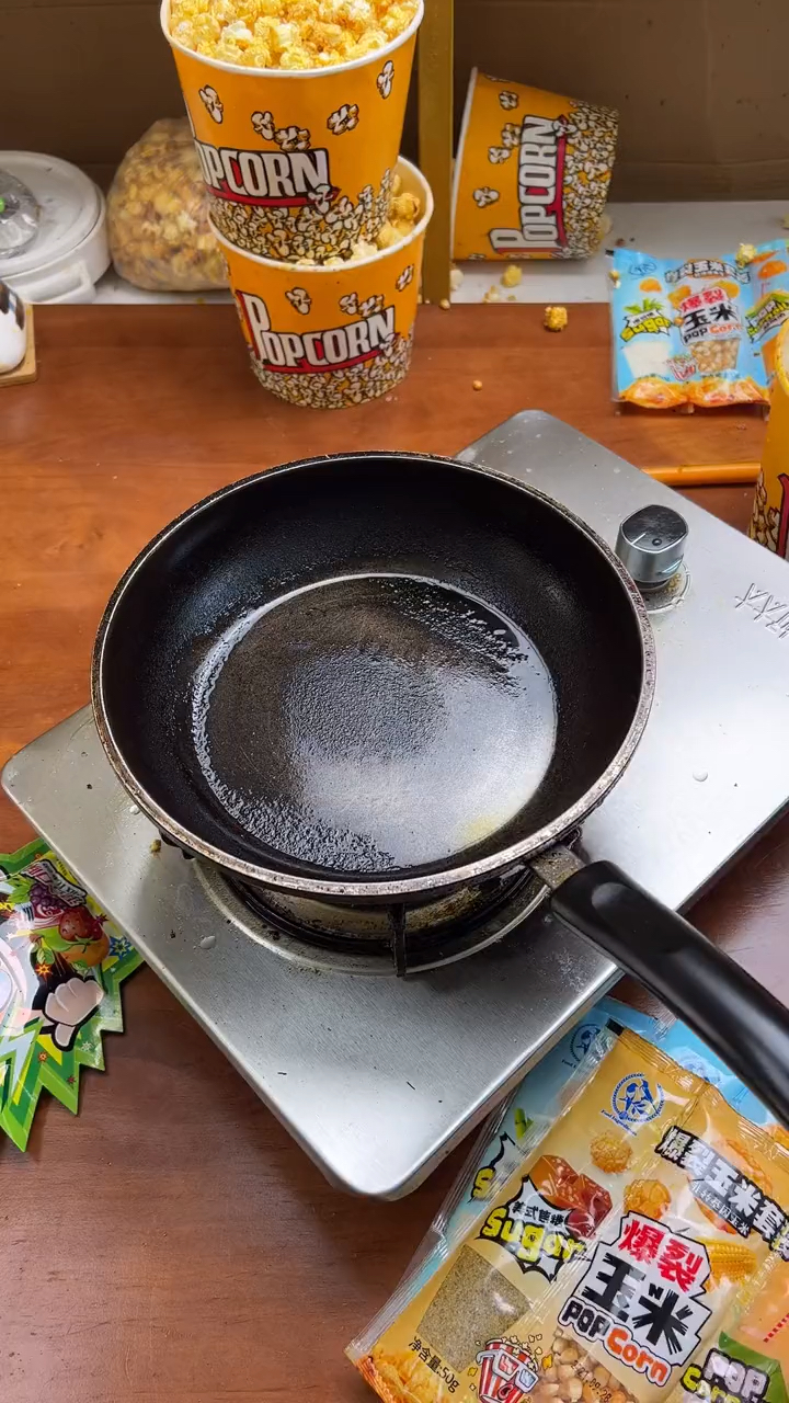 爆米花巧克力口味的爆米花。自己在家轻松制作。