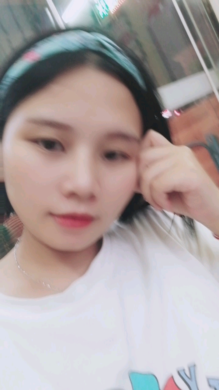 懒得做饭出来吃点!点了广东干炒牛河和糖水!