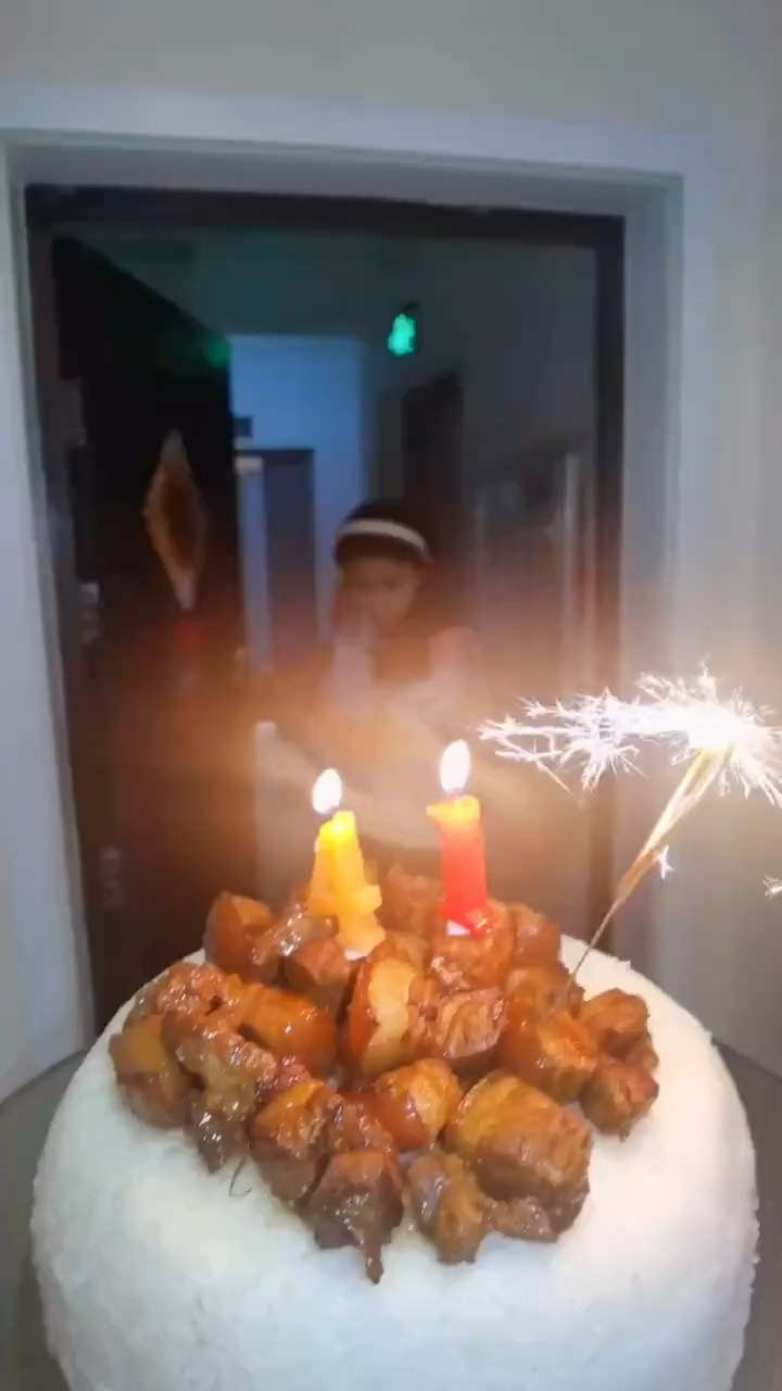 #家有萌娃#18寸红烧肉大米饭限量版蛋糕,吃出家的味道