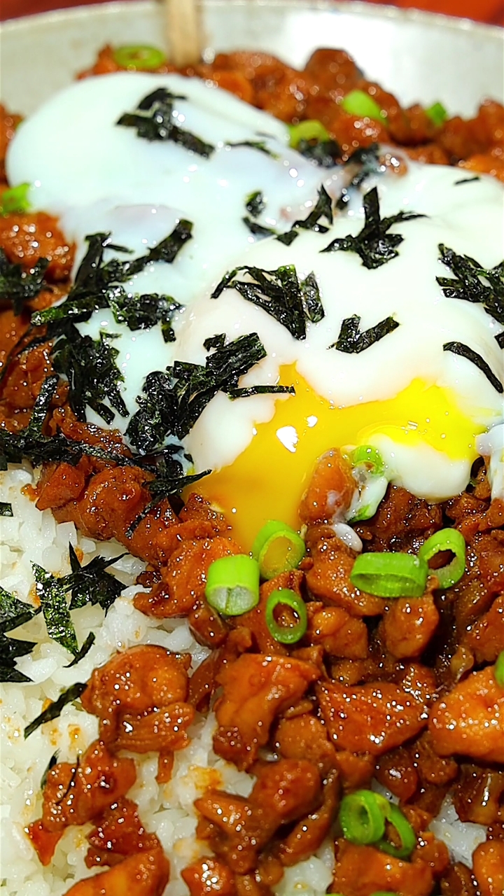 #美食#鸡腿肉丁盖饭一定要加个温泉蛋