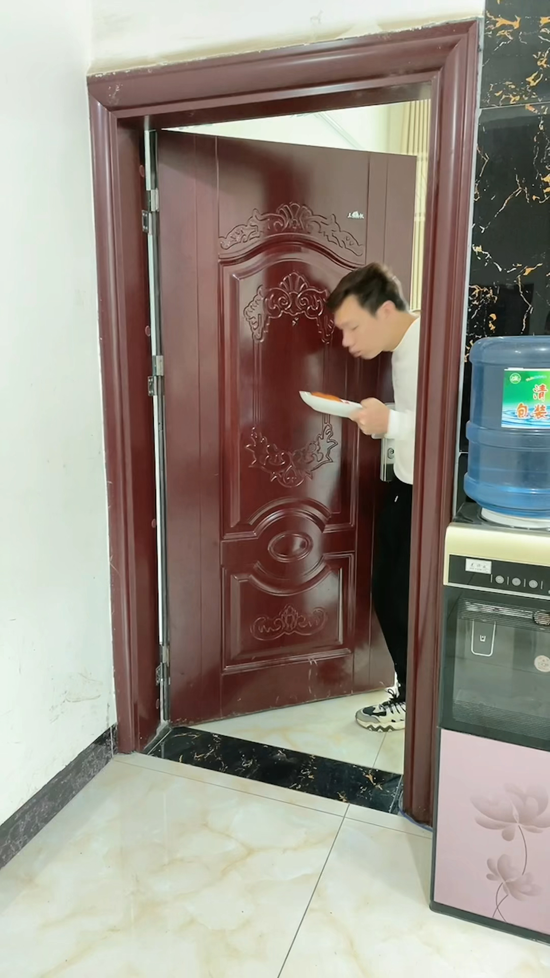 #搞笑段子剧#一不小心把爸爸的鸡腿吃完了,怎么办?