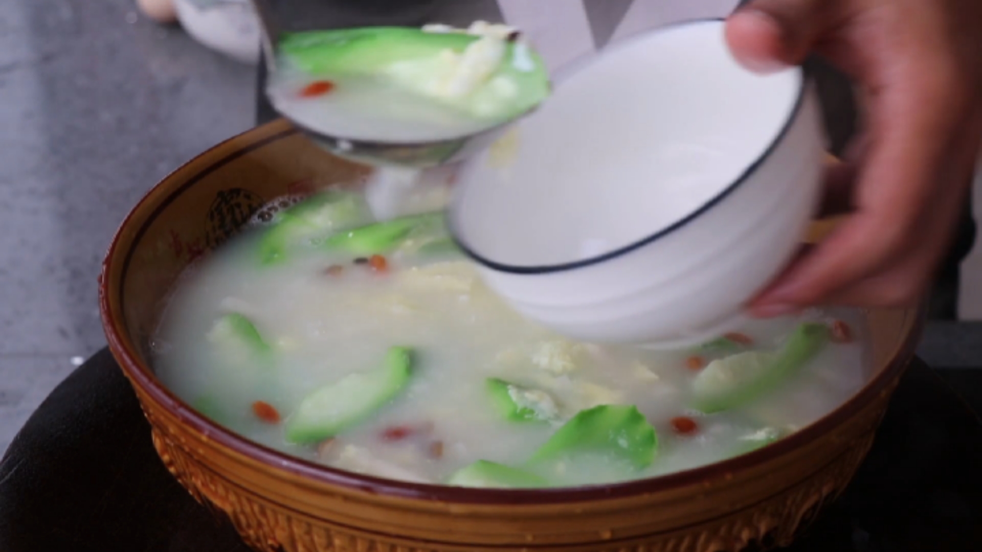 解暑靓汤,十几分钟就能完成,不放一滴油,清甜好喝