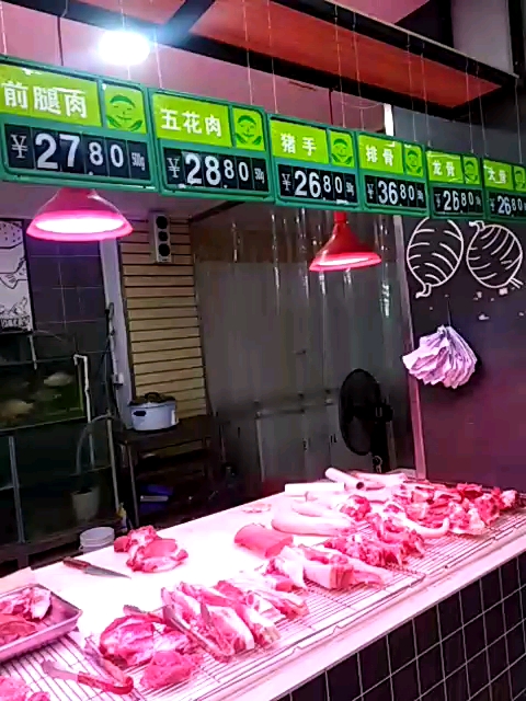 #宅在家里拍照片#灯光下猪肉看上去都那么好
