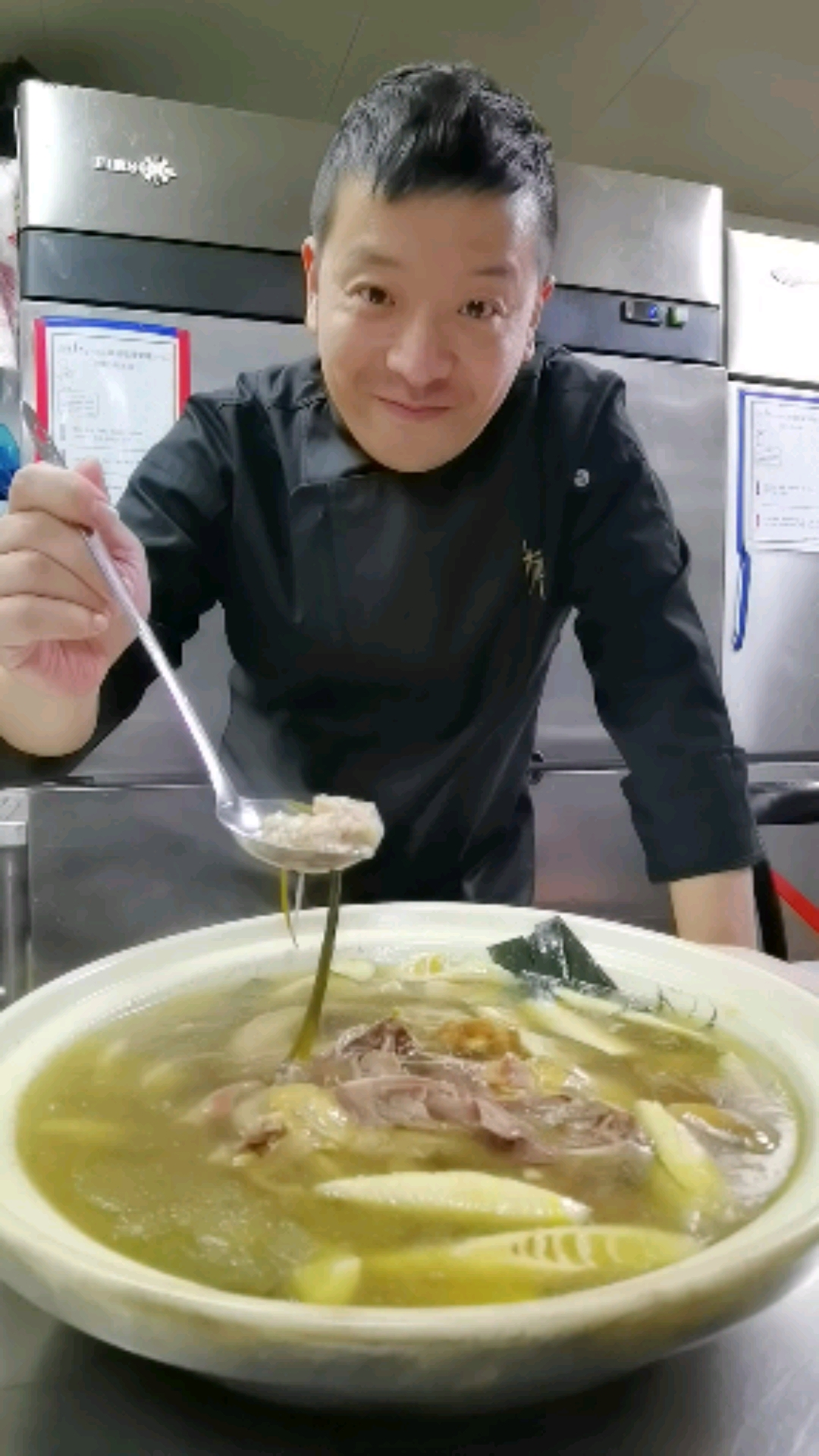 #美食看中国#春笋老鸭汤，鲜到眉毛掉完的功夫汤