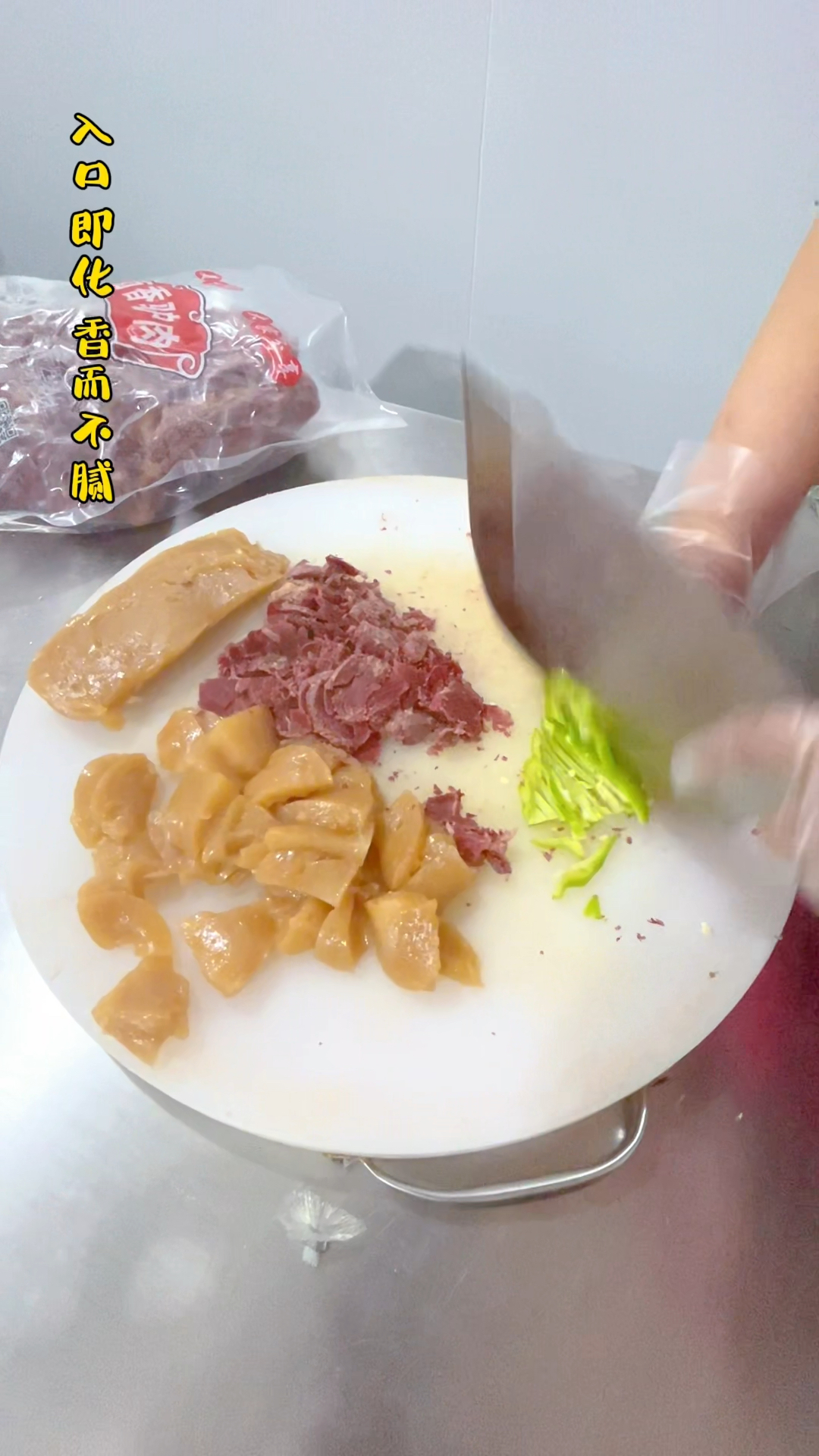 河间超越食品厂专业制作火烧饼坯,五香驴肉,驴肉焖子等食材!