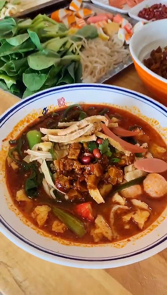 #美食记#汤鲜味美麻辣鲜香,豆腐烩菜泡馍美滋滋!