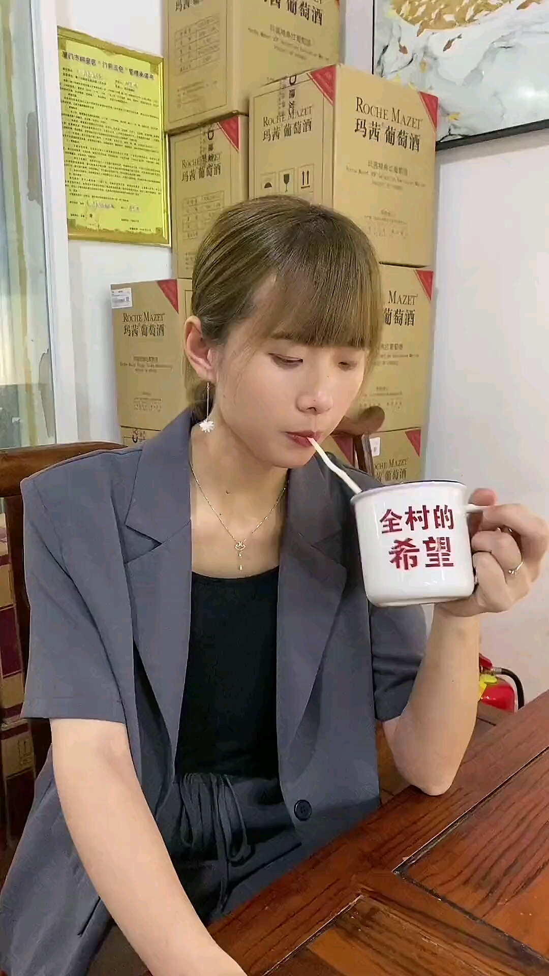 再说一字都嫌多