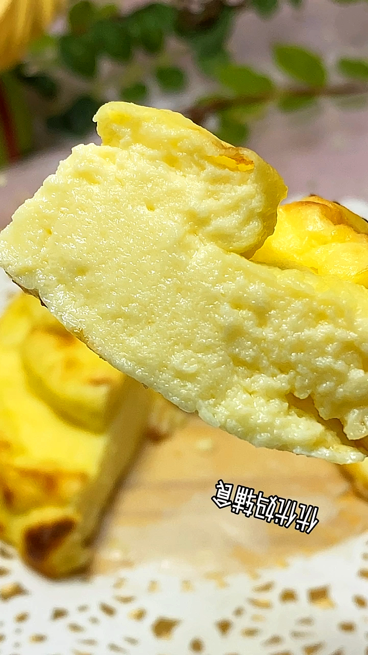 #美食#酸奶小蛋糕!适合10个月全蛋不过敏的宝宝食用.做法简单,取材方便,新手宝妈也能学会