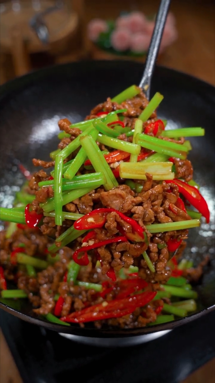 芹菜炒牛肉的做法