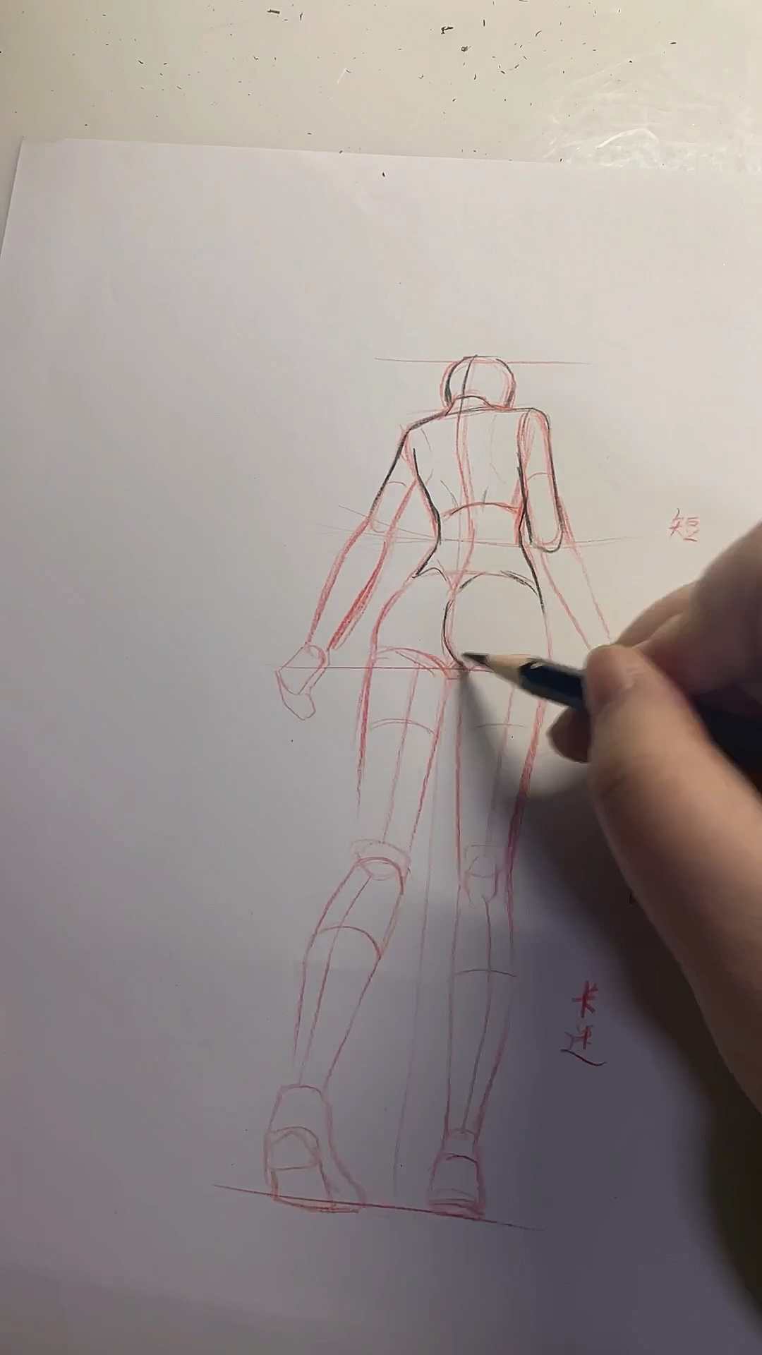 漫画人体结构!画透视要考虑近大远小。先分上半身和下半身是不是简单些?