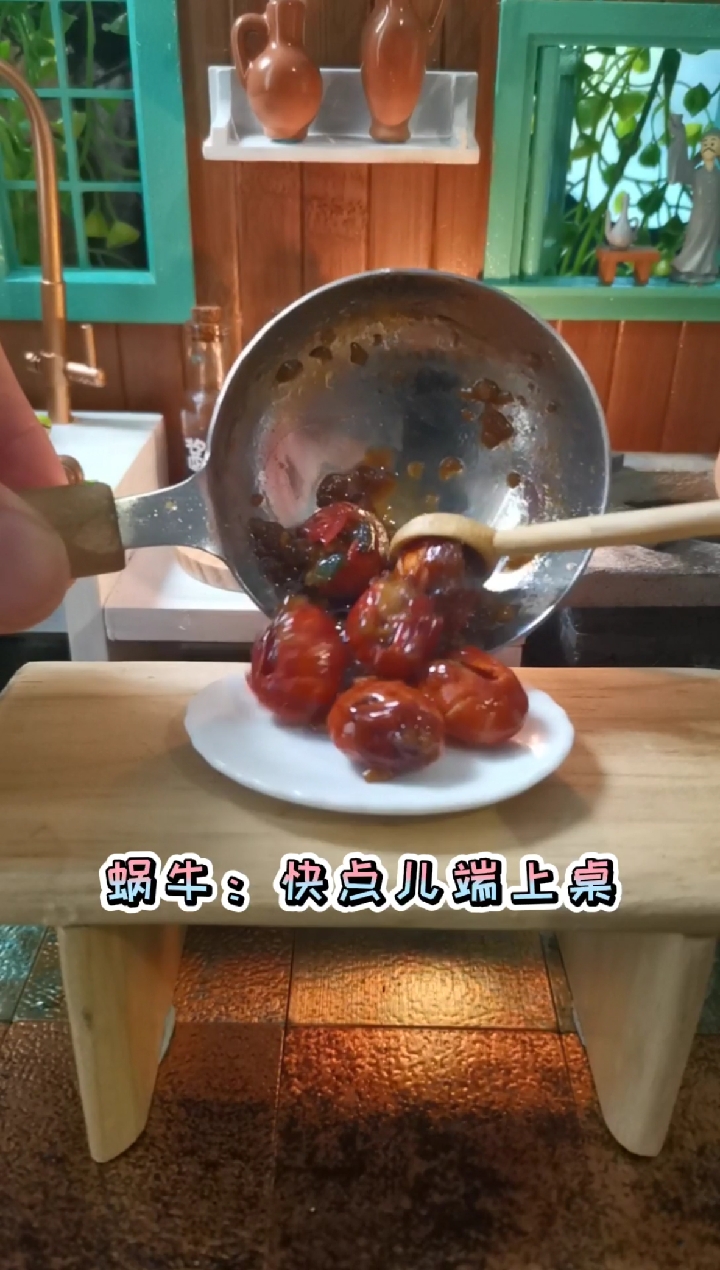 蒜蓉煸炒的小龙虾尾,混合着小龙虾本身的鲜香哦!