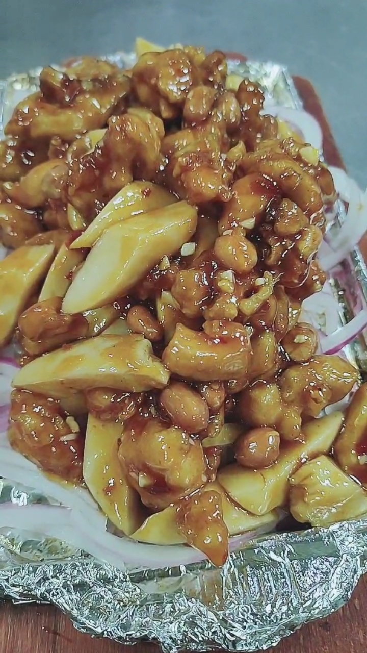 #不可辜负的美食#18岁厨师做的铁板宫保鸡丁,老板说天生就有厨师的气质。