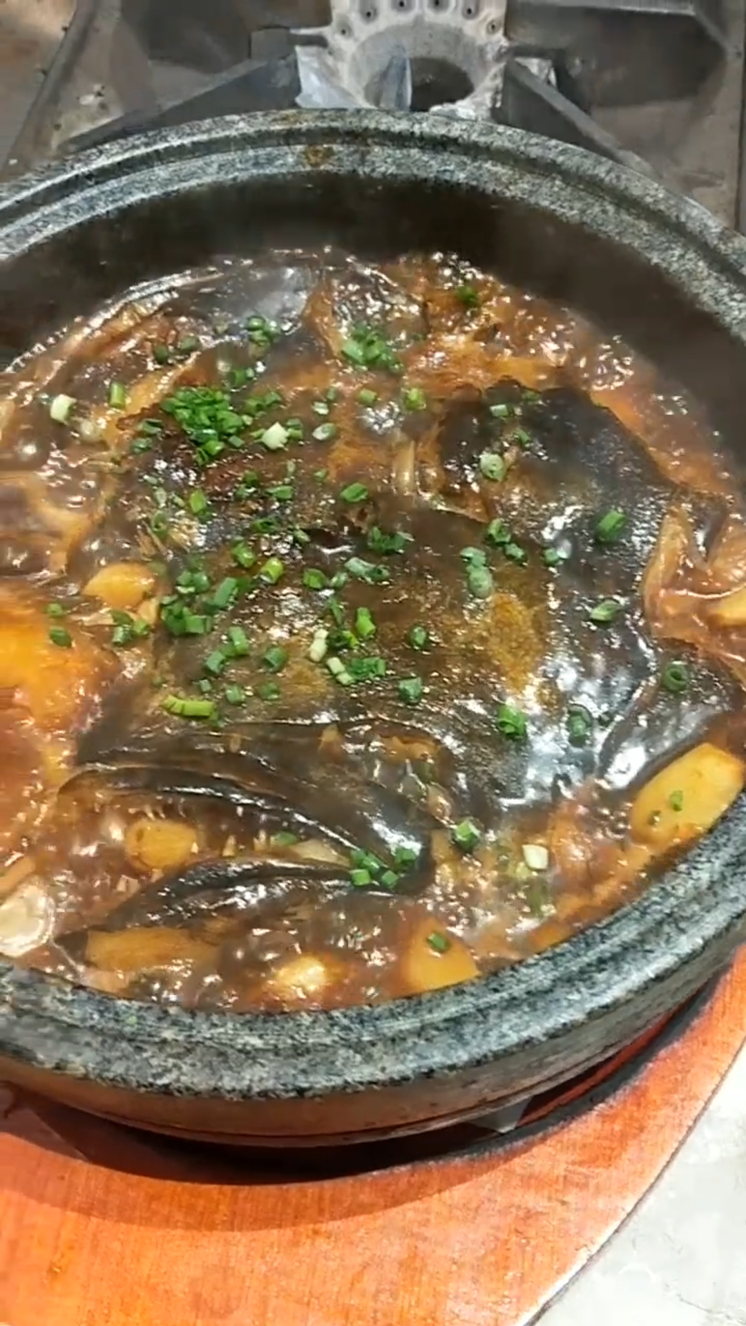 石锅鲽鱼头