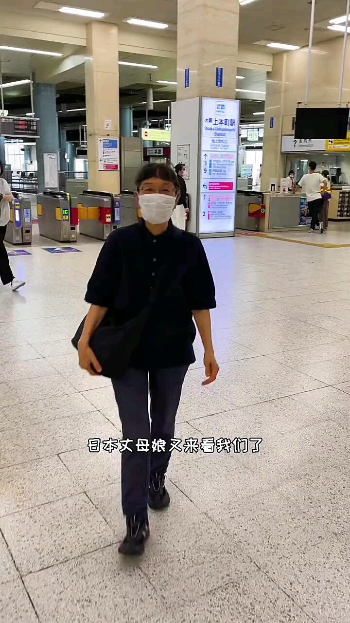 日本丈母娘第一次吃兰州拉面,说的话把我给整蒙了