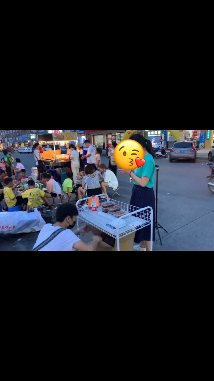 #网红鸡爪#十七岁离开学校的那些人，现在你们都在干什么？我沦为摆地摊卖鸡爪了！#摆摊#