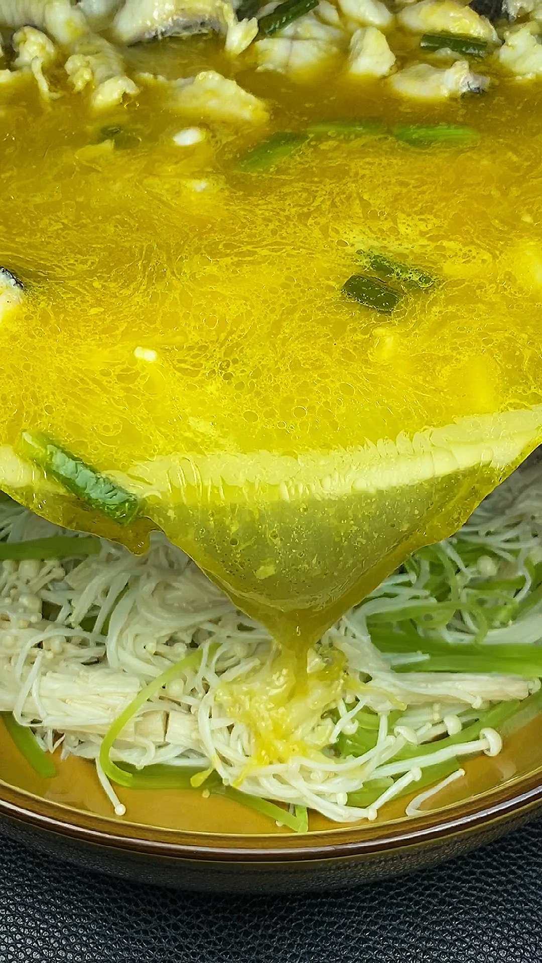 #美食#酸汤黑鱼片的做法,黑鱼片的腌制方法,怎样腌制鱼片才滑嫩?