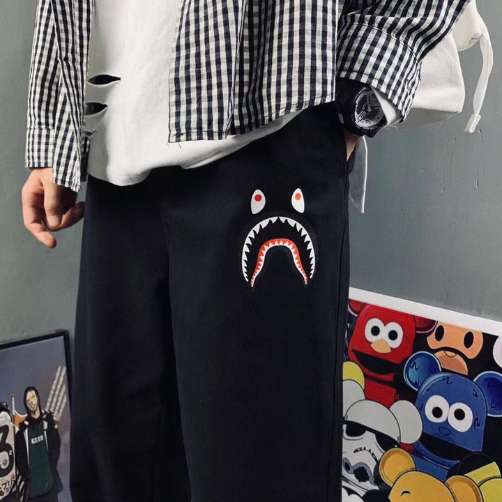 #国货也很潮#BAPE鲨鱼猿人头印花束腰束脚梭织布裤小红书主推款专柜热卖2020秋季