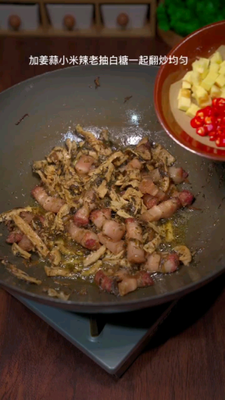 好吃的笋干菜烧肉做法。